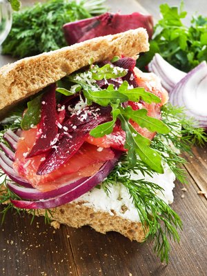 Goat cheese, onion and beet sandwich - image.