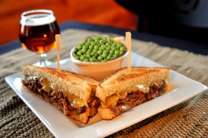 A toasted whole grain bread sandwich with low fat roast beef and cheddar cheese could be part of a zinc rich meal.